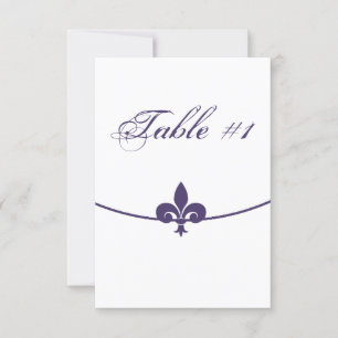 Tarjeta de mesa de recepción con flor de lis púrpu
