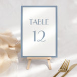 Tarjeta de mesa Dusty Blue Boda<br><div class="desc">Esta tarjeta boda es una versión moderna del estilo Art Deco. Con líneas nítidas y limpias para un ambiente moderno con un magnífico borde azul polvoriento y fuente estilo Art Deco. ¡Apaga tu 'algo azul' hoy!</div>
