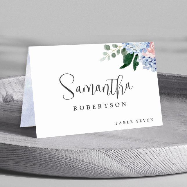 Tarjeta De Mesa Dusty Blue Pastel Hidráneas rosas Nombre de invita (Dusty blue pink hydrangea customizable guest name wedding  table number card. )