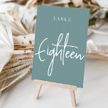 Tarjeta De Mesa Dusty Verde azulada mesa con guiones de mano dieci<br><div class="desc">Las tarjetas de número de tabla simples y de moda en agua verde azulada polvorienta y blanco hacen una declaración elegante en su boda o evento. Las funciones de diseño "table [number]" se encuentran en una mezcla de letras clásicas de sif y manuscritas. El diseño se repite en ambos lados....</div>
