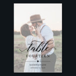 Tarjeta De Mesa Elegancia Script Faux Vellum Efecto Boda de fotogr<br><div class="desc">Diseño moderno y elegante impreso Elegance Script Modern Faux Vellum Efecto Boda de foto Número de tabla que se puede personalizar con el texto y añadir cada tarjeta número de tabla a su carrito, uno por uno. Haga clic en el botón "Personalizar" y utilice nuestra herramienta de diseño para modificar...</div>