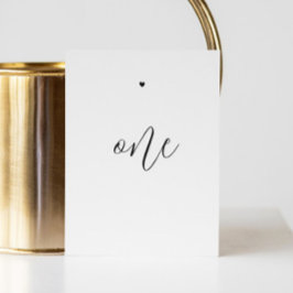 Tarjeta De Mesa Elegante boda con letra minimalista en blanco y ne