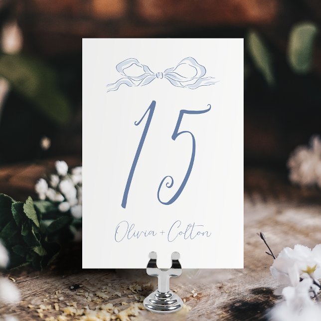 Tarjeta De Mesa Elegante Boda de barniz azul turbio (Elegant Dusty Blue Hand Drawn Bow Wedding Table Number)