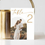 Tarjeta De Mesa Elegante boda de foto de escritura minimalista<br><div class="desc">Elegante simple guión minimalista boda de foto número de tabla con texto mostaza amarillo. Por favor,  contáctame si necesitas artículos adicionales.</div>