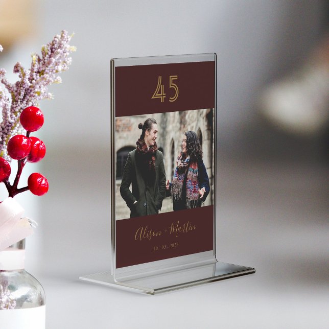 Tarjeta De Mesa Elegante Boda de fotografía con manga de oro con l (Personalized Elegant Gold Hand Lettered Burgundy Photo Wedding Table Number)