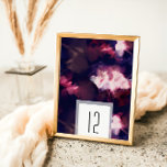 Tarjeta De Mesa Elegante Boda de pincel moderno de Borgoña<br><div class="desc">Nuestra colección "Modern Artistic Brush Stroke Boda" presenta pinceladas modernas en rojo, violeta y azul con acentos blancos combinados con una disposición moderna y un elegante tipo de letra. Toda la información es fácilmente personalizable. Contáctenos a través de la tienda para solicitar personalizados. Visita nuestra tienda para ver más artículos...</div>