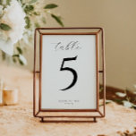 Tarjeta De Mesa Elegante Boda Minimalista moderno blanco negro<br><div class="desc">Esta elegante tarjeta numérica está diseñada para darle un toque refinado a su boda o decoración especial para eventos. Con un diseño minimalista con un número atrevido y una caligrafía delicada, deja claras las asignaciones de mesas, complementando una variedad de estilos, desde modernos hasta clásicos. Personalice los nombres y la...</div>