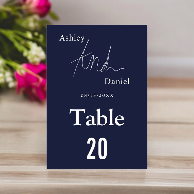 Tarjeta De Mesa Elegante Boda simple de caligrafía blanca azul de  (Subido por el creador)