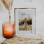 Tarjeta De Mesa Elegante caligrafía Boda de fotografía números de<br><div class="desc">Se trata de un número de mesa elegante y moderno con un bonito tipo de letra caligráfica y un diseño minimalista. Edite la mayoría de la redacción y todos los colores para que este número de la tabla de fotos se ajuste a sus necesidades de evento y estilo personal //...</div>