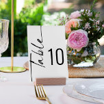 Tarjeta De Mesa Elegante caligrafía rotada Boda blanco negro<br><div class="desc">Elegante caligrafía rotada Boda blanco negro. La tabla se establece en un guión con rotación estilizada a la izquierda y el número de la tabla a la derecha. Personalice fácilmente el número y agregue cada número a su carrito por separado a medida que lo cambie. El mismo diseño está en...</div>