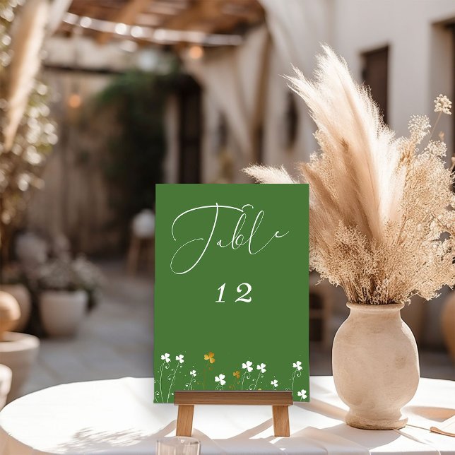Tarjeta De Mesa Elegante caligrafía verde Shamrock Boda irlandés (Wedding Reception Table Number from my Shamrock Wildflower Collection)