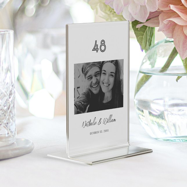 Tarjeta De Mesa Elegante foto con el nombre de una pareja manuscri (Hand-Lettered Couple's Name Photo Table Number)