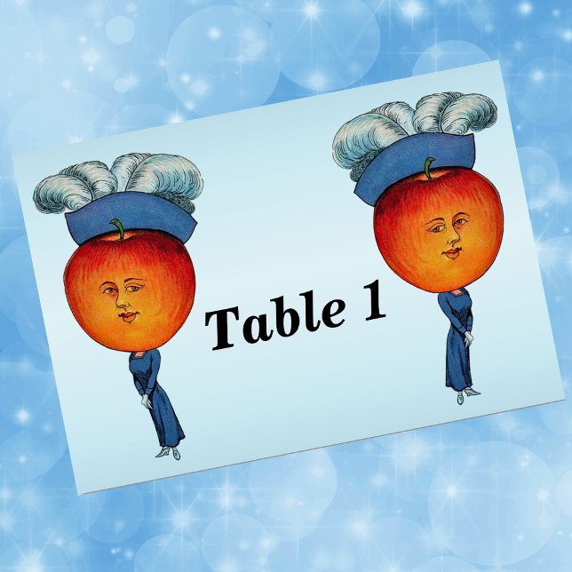 Tarjeta De Mesa Elegante Gorra Lady Feather, jefa de Apple (Elegant Lady red Apple head with face fancy blue feather hat on light blue event table number cards.)