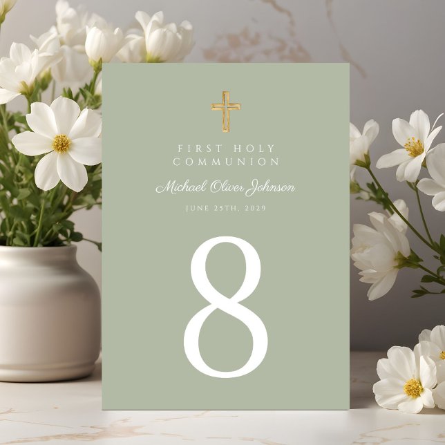 Tarjeta De Mesa Elegante Mascota Verde De La Cruz Verde (Elegant Sage Green Cross Boy First Communion Table Number)