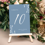 Tarjeta De Mesa Elegante y rústico Boda del Boho Blue Wildflowers<br><div class="desc">Este elegante y rústico diseño de números de mesa boda presenta un bonito fondo de color azul polvoriento con flores silvestres dibujadas a mano y una elegante tipografía en blanco. El diseño es el mismo en ambos lados. Vea nuestra colección Rustic Wildflowers para coordinar los artículos.</div>