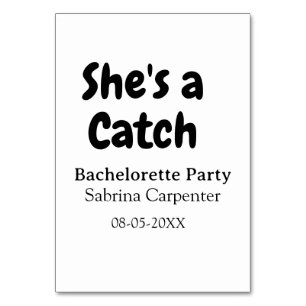 Tarjeta De Mesa Ella es una fiesta de soltera nombre fecha simple 