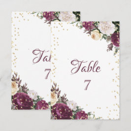 Tarjeta de mesa floral de color burdeos con diaman