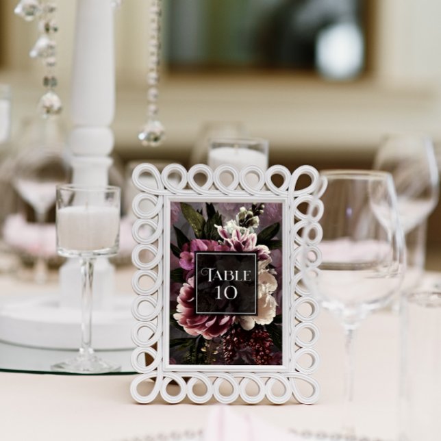 Tarjeta De Mesa Floral oscura y morbosa (Subido por el creador)