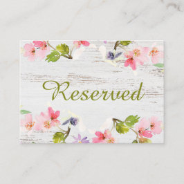 Tarjeta De Mesa Florales rusticas rosadas en la reserva de madera 
