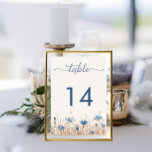 Tarjeta De Mesa Flores de maíz y trigo campo blanco Boda moderno<br><div class="desc">Los cornflores azules suaves que florecen en un suave campo marrón de hierbas secas hacen de esta simple tarjeta número de mesa boda moderna, aunque rústica y única. Casi se puede sentir la suave brisa moviendo las hierbas. Sencillo pero elegante, los tonos tierra y el blues sobre un fondo crema...</div>