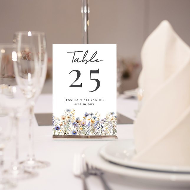 Tarjeta De Mesa Flores salvajes azul turquesa guión elegante matri (Dusty Blue Wildflowers Elegant Script Wedding 3.5 x 5 Table Number with Couple Names, Date.)