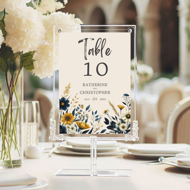 Tarjeta De Mesa Flores silvestres acuáticas Boda beige elegante (Watercolor Wildflowers Elegant Wedding Table Number with Guest Names, Blue and Yellow Wildflowers.)