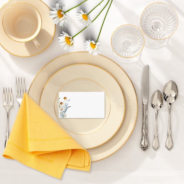 Tarjeta De Mesa Flores silvestres y margaritas azules polvorientas (Rustic Dusty Blue Wildflowers & Daisies Wedding Table Place Card)