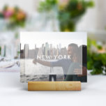 Tarjeta De Mesa Foto de destino de viaje de boda<br><div class="desc">Añade un toque especial a las mesas de la recepción de tu boda con estas tarjetas de nombre de la mesa de fotos personalizado. Asigne un nombre a cada tabla después de un destino de viaje memorable y agregue una foto y el nombre de destino. La foto aparece en la...</div>