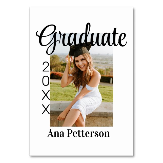 Tarjeta De Mesa foto de graduado clásico moderno agregar año nombr (Anverso)