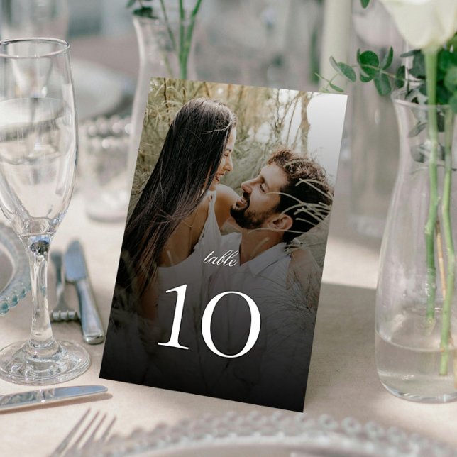 Tarjeta De Mesa Foto moderna con Boda negro superpuesto (Modern Photo with Black Overlay Wedding Table Number Card)
