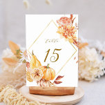 Tarjeta De Mesa Guión de oro del Boda de calabaza floral de otoño<br><div class="desc">Este número de mesa boda presenta flores acuáticas rústicas y calabazas en naranja quemado,  oro,  terracota,  borgoña,  rubor de pasto beige y marrón. Para una personalización más avanzada de este diseño,  haga clic en el enlace "personalizar más adelante". También están disponibles los elementos coincidentes.</div>