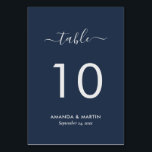 Tarjeta De Mesa Guión moderno azul marino y plateado<br><div class="desc">Tarjeta personalizada de número de tabla boda azul marino y plateado con un tipo de letra de guión moderno. Elementos coincidentes disponibles.</div>