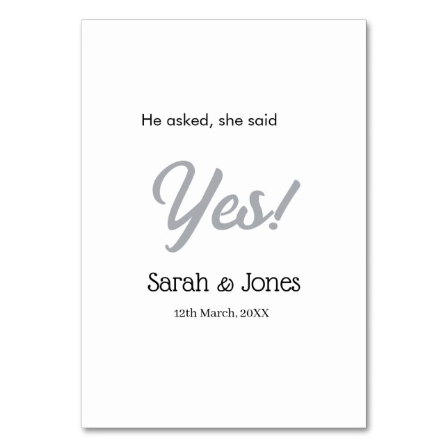 Tarjeta De Mesa He asked she said yes engagement simple silver dat (Anverso)