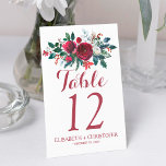 Tarjeta De Mesa Invitado boda de ramo rojo invierno florido<br><div class="desc">Plantilla de número de tabla de bodas de invierno floral de moda con peonías rojas borgoñas y blancas con ramas estacionales de abeto verde, bayas rojas y follaje sobre fondo blanco simple y manuscrito como escritura tipográfica. Personalízalo con la información de invitado de su boda! Al hacer el pedido, debe...</div>