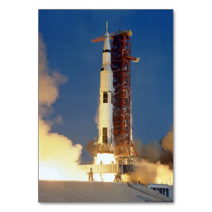 Tarjeta De Mesa La Tierra sacude mientras el Saturno V se desplaza