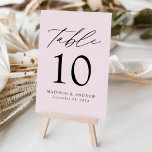 Tarjeta De Mesa Lavender Purple Modern Elegance Boda<br><div class="desc">Tarjetas de números de tabla minimalistas y modernas con letras modernas de color negro con "Table" en escritura moderna de caligrafía. El diseño tiene un fondo de lavanda morado o un color de su elección. El diseño se repite en la parte posterior. Para solicitar las tarjetas de tabla: agregue su...</div>