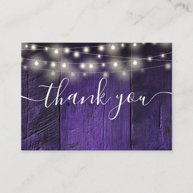 Tarjeta De Mesa Luces de Cadena Moradas Madera Rústica Boda Agrade (Anverso)