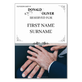 Tarjeta De Mesa Manos de una pareja Boda gay con anillos