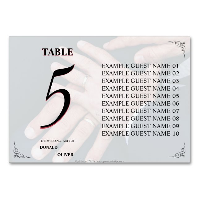 Tarjeta De Mesa Manos de una pareja Boda gay con anillos (Anverso)