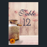 Tarjeta De Mesa Mesa de bodas rústica para leche<br><div class="desc">mesa de boda,  tarjetas numéricas con una temática rústica. Una vieja lata de leche oxidada con una flor naranja bonito a su lado. El trigo y las amapolas rojas descoloridas se colocan en el fondo contra un panel de madera tenue.</div>