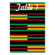 Mesa de recepción de boda con rayas Kente