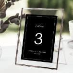 Tarjeta De Mesa Minimalista | Número de tabla Boda negro oscuro<br><div class="desc">Este minimalista número de tabla de boda negro oscuro es perfecto para un simple boda. El moderno diseño romántico presenta una tipografía clásica en blanco y negro, acompañada de una caligrafía rústica y elegante con un estilo de letra a mano vintage. Personalizable de cualquier color. Mantenga el diseño simple y...</div>