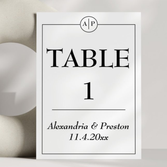 Tarjeta De Mesa Mínimo Monograma Números de tabla en blanco y negr (This classic black and white monogram initial table number is a compliment to your wedding decor)