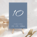Tarjeta De Mesa Número de tabla de Boda de guión azul turbio mínim<br><div class="desc">Números mínimos de tabla de Boda de guiones azules polvorientos. Con estilo impresiona a sus huéspedes bodas con este número de bodas azul polvoriento y moderno, con un hermoso guión blanco sobre un impresionante fondo azul. Este número de mesa boda tiene un impresionante diseño azul pizarra, con vibraciones modernas y...</div>