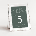 Tarjeta De Mesa Número de tabla de Boda mínimo verde<br><div class="desc">Número mínimo y elegante de la tabla de bodas con un texto de escritura moderno que dice "Tabla" en la parte superior de un fondo verde del bosque.</div>