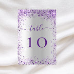 Tarjeta De Mesa Número de tabla de boda violeta de plata<br><div class="desc">Un fondo falso plateado decorado con chispas violetas moradas Personaliza y agrega tus números de mesa. Agrega tus números uno por uno.</div>