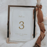 Tarjeta De Mesa Número de tabla de oro minimalista<br><div class="desc">Este minimalista número de la mesa dorada es perfecto para un simple boda. El moderno diseño romántico presenta una tipografía clásica en oro y blanco, acompañada de una caligrafía rústica y elegante con un estilo de letra a mano vintage. Personalizable de cualquier color. Mantenga el diseño simple y elegante, tal...</div>
