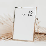 Tarjeta De Mesa Número simple de tabla Minimalista en blanco y neg<br><div class="desc">Este diseño elegante y sobrio añade un toque de sofisticación a las mesas. Con una combinación de colores clásicos en blanco y negro, se complementa sin esfuerzo con varios temas bodas. Con estos números de mesa, los huéspedes pueden localizar fácilmente sus mesas asignadas y añadir una estética elegante y minimalista...</div>