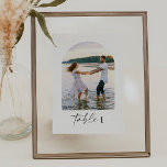 Tarjeta De Mesa Números de tabla de fotos modernos y elegantes<br><div class="desc">Se trata de un número de mesa elegante y moderno con un bonito tipo de letra caligráfica y un diseño minimalista. Edite la mayoría de la redacción y todos los colores para que este número de la tabla de fotos se ajuste a sus necesidades de evento y estilo personal //...</div>