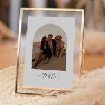 Tarjeta De Mesa Números de tabla del Boda de fotos de arco<br><div class="desc">Se trata de un número de mesa elegante y moderno con un bonito tipo de letra caligráfica y un diseño minimalista. Edite la mayoría de la redacción y todos los colores para que este número de la tabla de fotos se ajuste a sus necesidades de evento y estilo personal //...</div>
